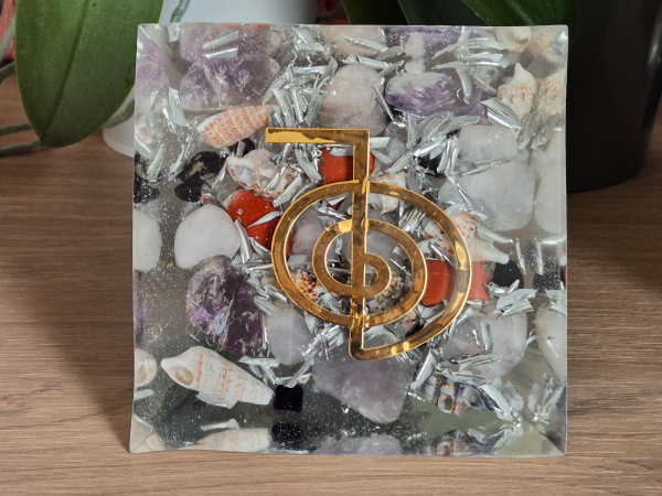 Orgonite pyramide ANGE REIKI